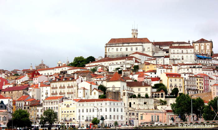 Coimbra vista das margens do rio Mondego
