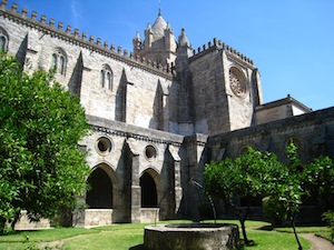 Cloister_in_Cathedral_Evora_Portugal Sé de Évora